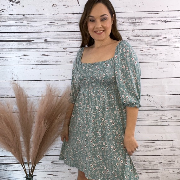 Spring floral dress. True to size. Very sweet and dainty. Brand new. - Picture 1 of 3